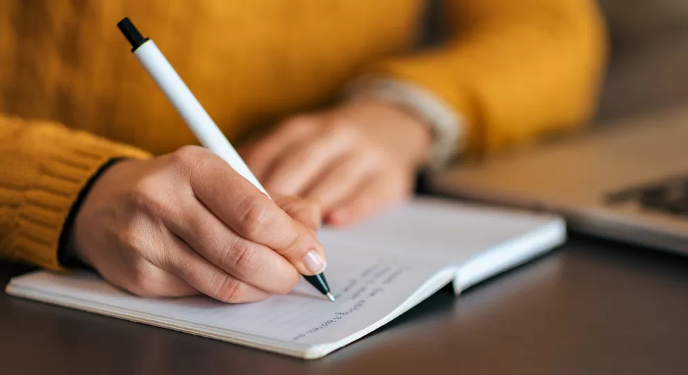 How to write real estate ads that sell (real life advertisement examples) 1 iStock 1080259016 1